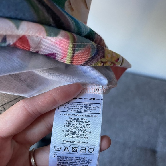 Adidas Graphic Tshirt - Picture 6 of 6